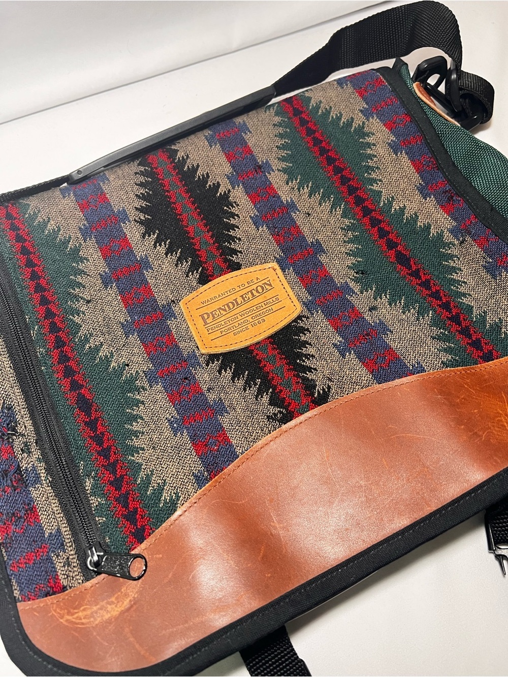 Vintage Pendleton Multicolor Navajo-Style Messenger Bag with Leather Accent - Picture 2 of 14